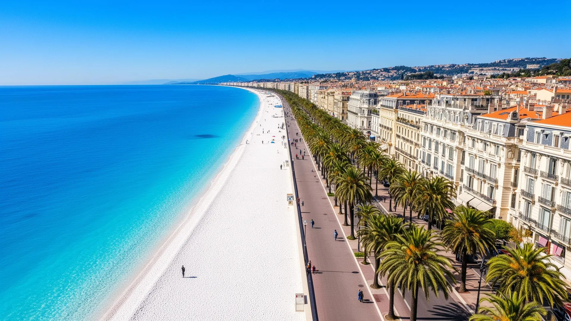 Camion de débarras Tout Débarras devant la Promenade des Anglais à Nice